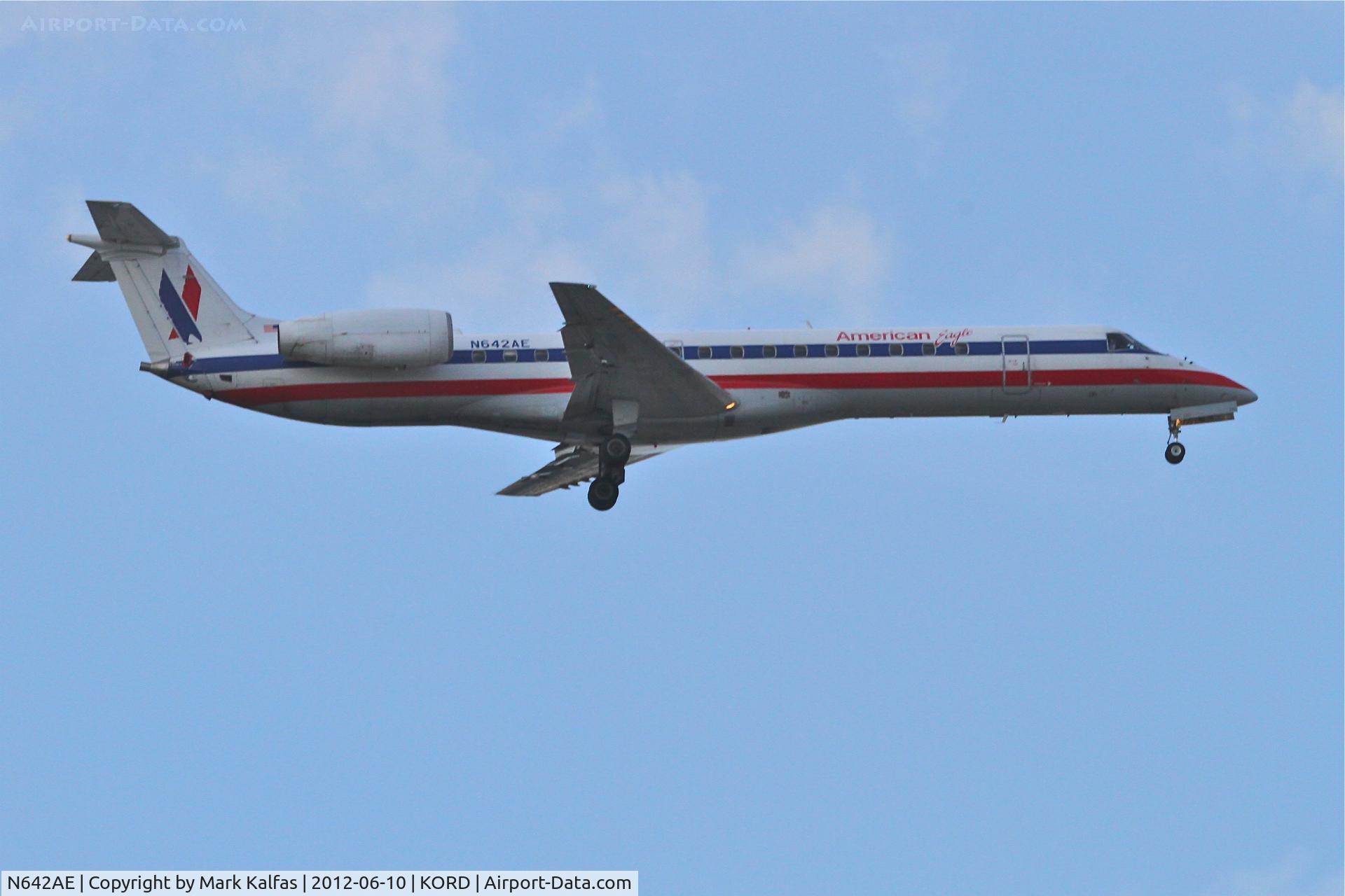 N642AE, 1999 Embraer ERJ-145LR (EMB-145LR) C/N 145193, American Eagle Embraer EMB-145LR, EGF3909 arriving from Mc Ghee Tyson /KTYS, RWY 10 approach KORD.