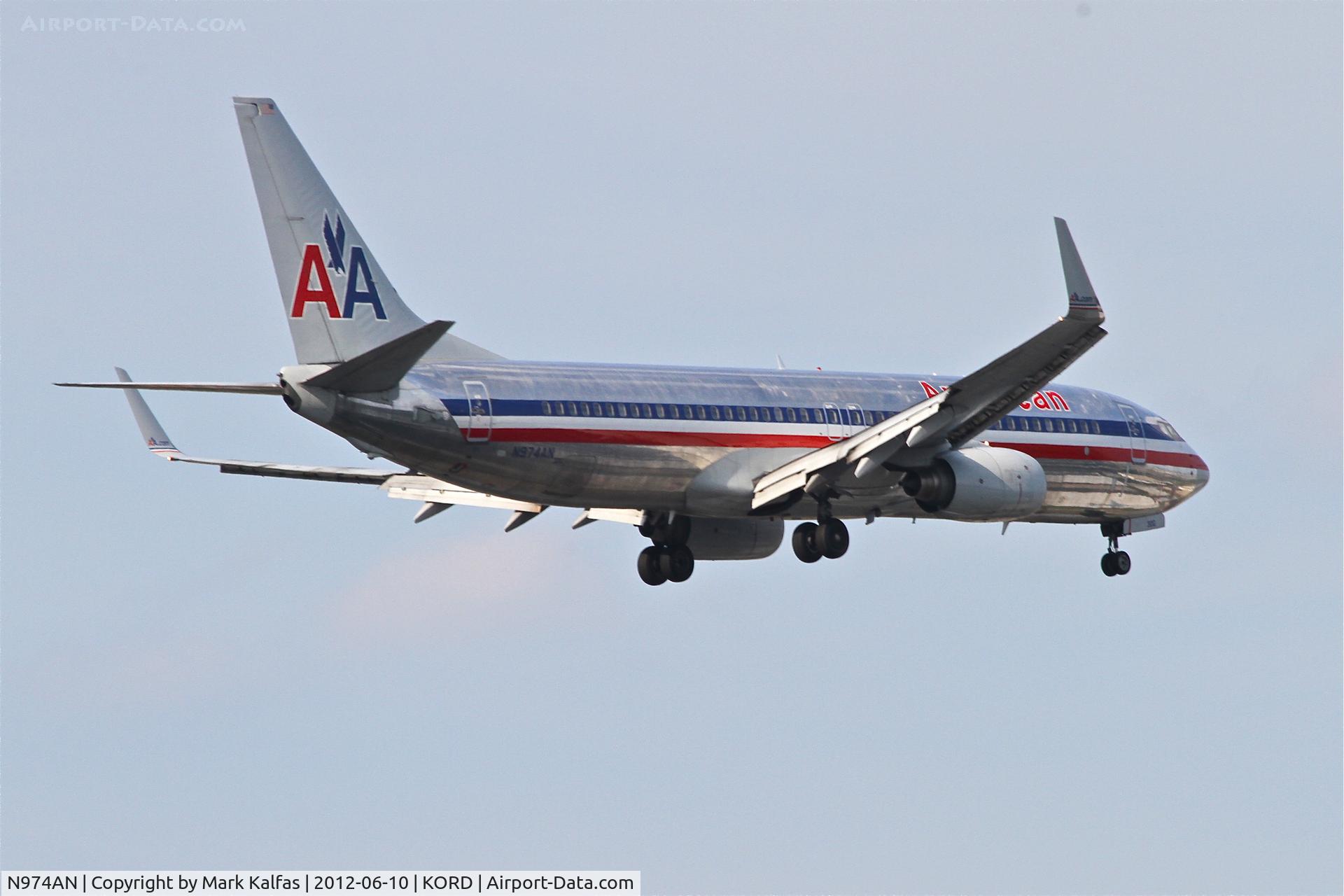 N974AN, 2001 Boeing 737-823 C/N 30098, American Airlines Boeing 737-823, AAL844 arriving from Sangster Int'l /MKJS, RWY 10 approach KORD.