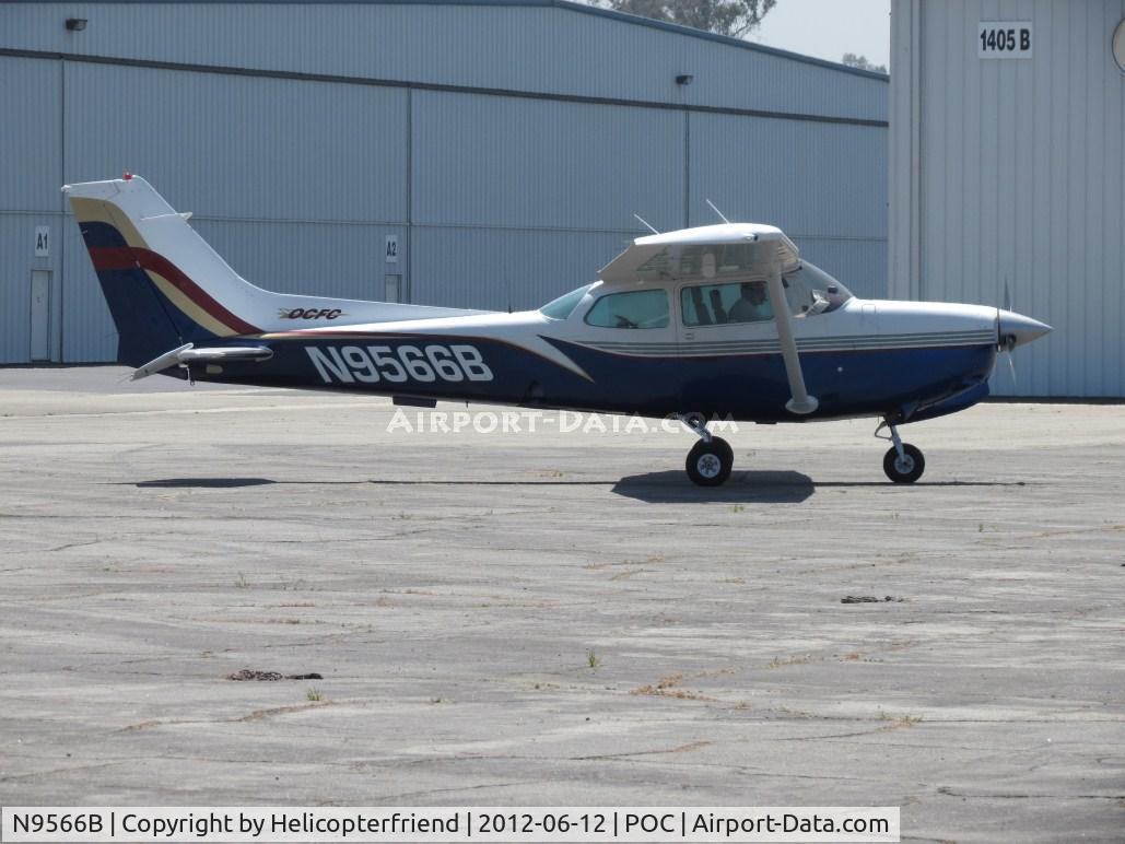 N9566B, 1981 Cessna 172RG Cutlass RG C/N 172RG0885, Taxiing northbound towards the runway