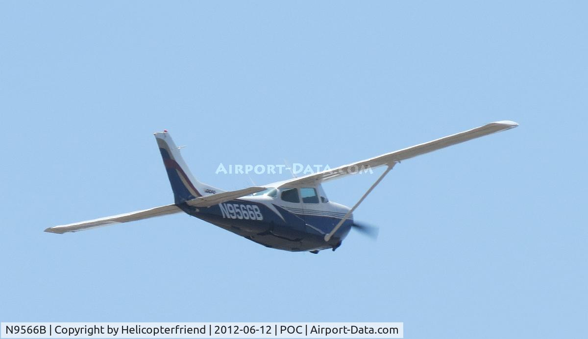 N9566B, 1981 Cessna 172RG Cutlass RG C/N 172RG0885, Lifted off and retracted gear, heading west