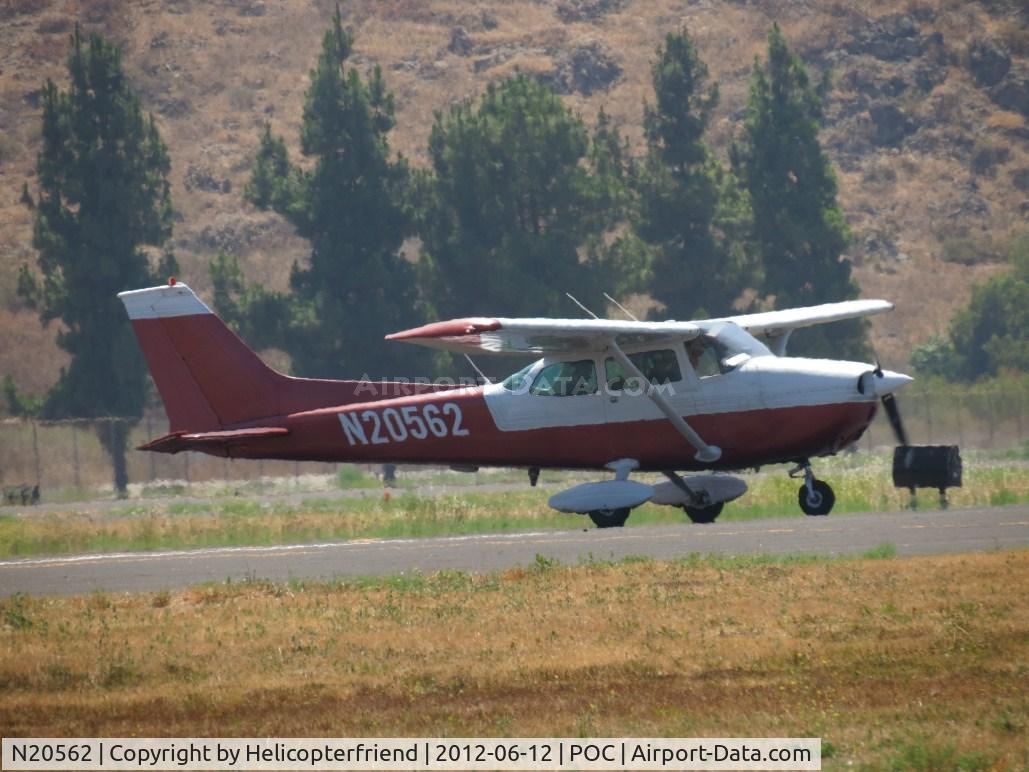 N20562, 1973 Cessna 172M C/N 17261395, Taxiing towards the runway