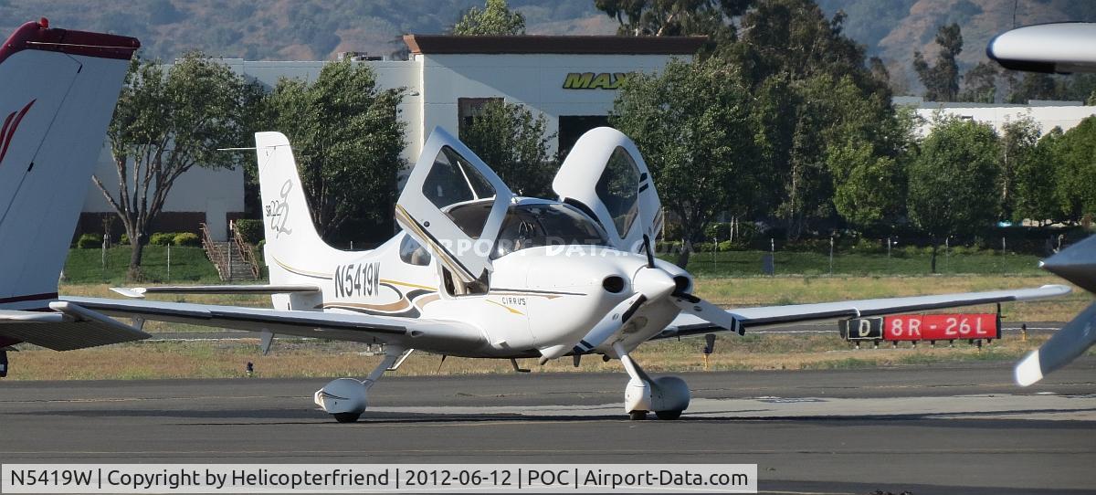 N5419W, 2004 Cirrus SR22 G2 C/N 0857, Stopped for fuel