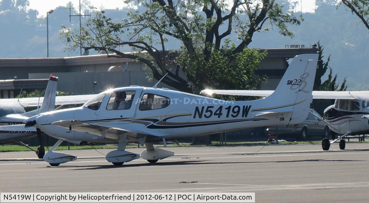 N5419W, 2004 Cirrus SR22 G2 C/N 0857, taxiing into transient parking area