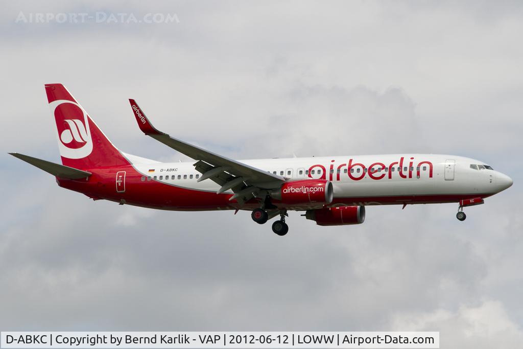 D-ABKC, 2008 Boeing 737-86J C/N 37741, Rwy 11