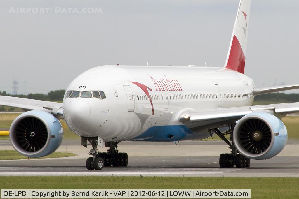 OE-LPD, 2006 Boeing 777-2Z9/ER C/N 35960, Lining up Rwy 29
