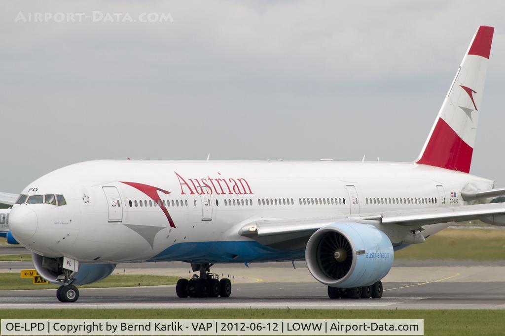 OE-LPD, 2006 Boeing 777-2Z9/ER C/N 35960, Lining up Rwy 29