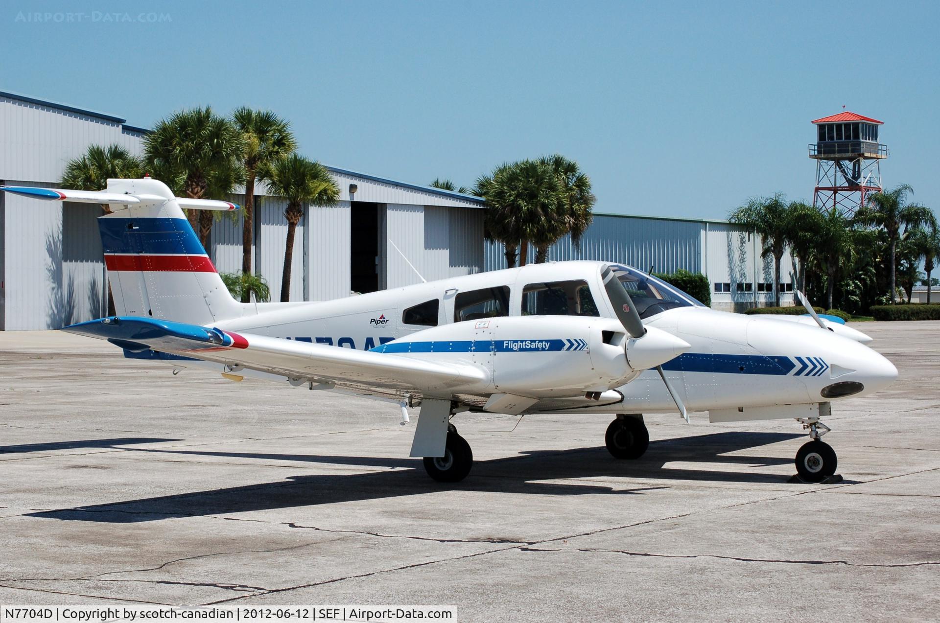 N7704D, 2001 Piper PA-44-180 Seminole C/N 4496092, Flight Safety 2001 Piper PA-44-180 N7704D at Sebring Regional Airport, Sebring, FL