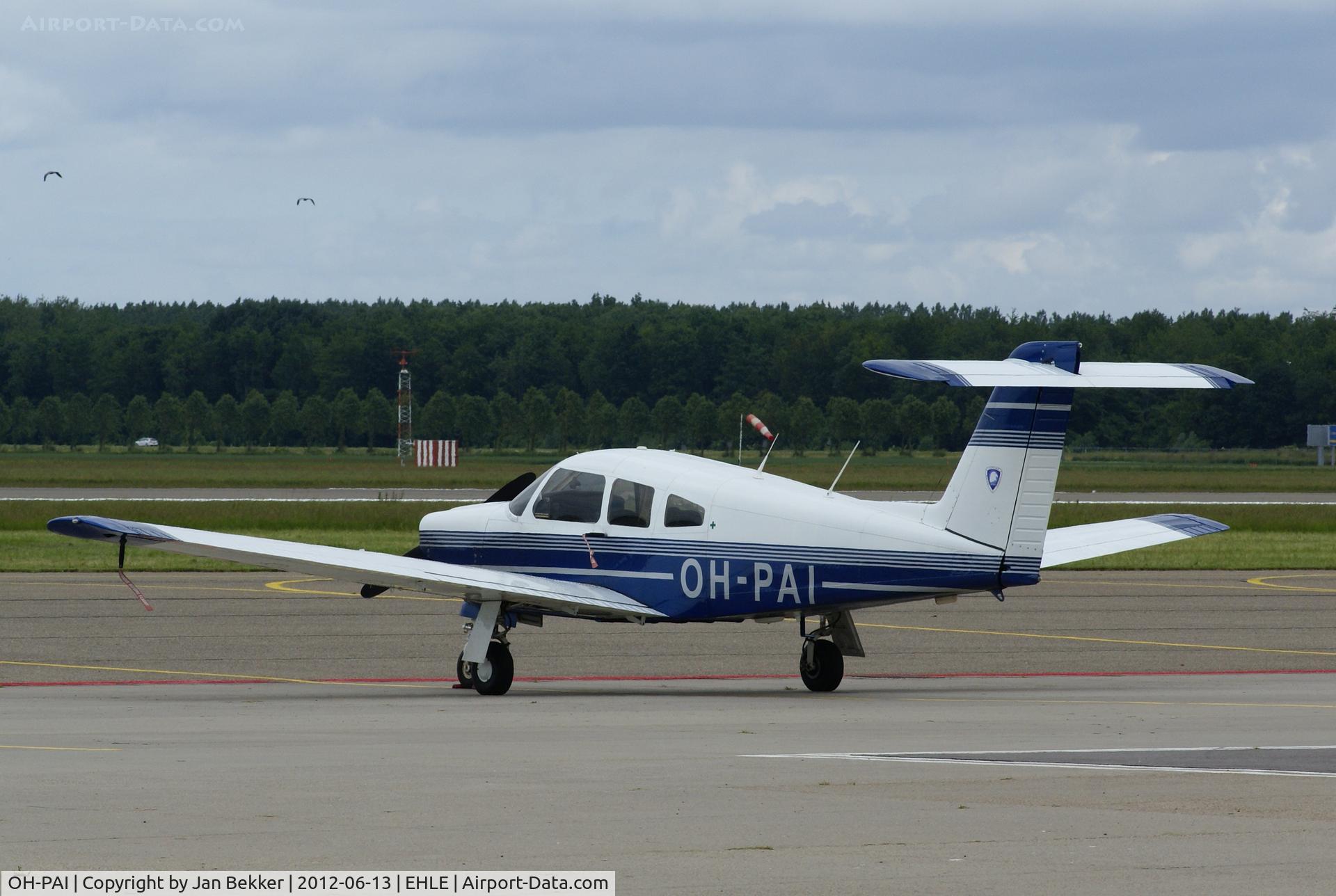 OH-PAI, Piper PA-28RT-201 Arrow IV C/N 28R-8018093, Apron lelystad Airport