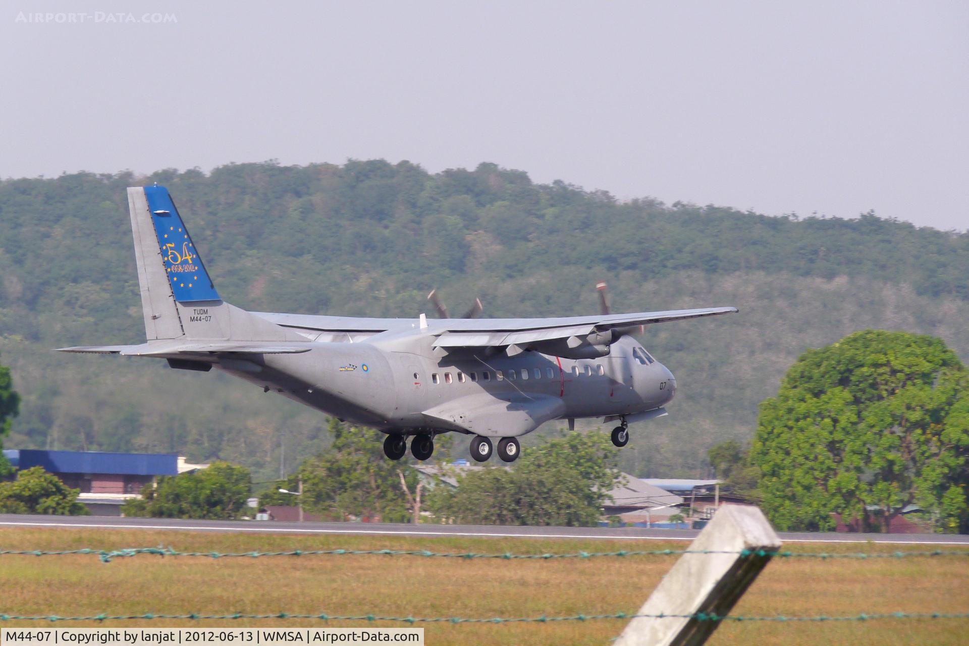 M44-07, CASA CN-235-220M C/N N055, Approach