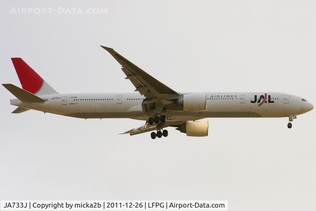 JA733J, 2005 Boeing 777-346/ER C/N 32432, Landing