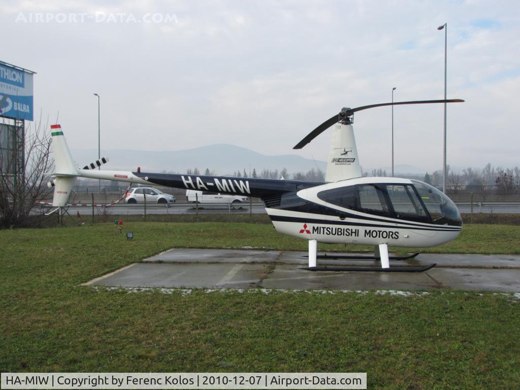 HA-MIW, 1998 Robinson R44 Astro C/N 0543, Budakalász