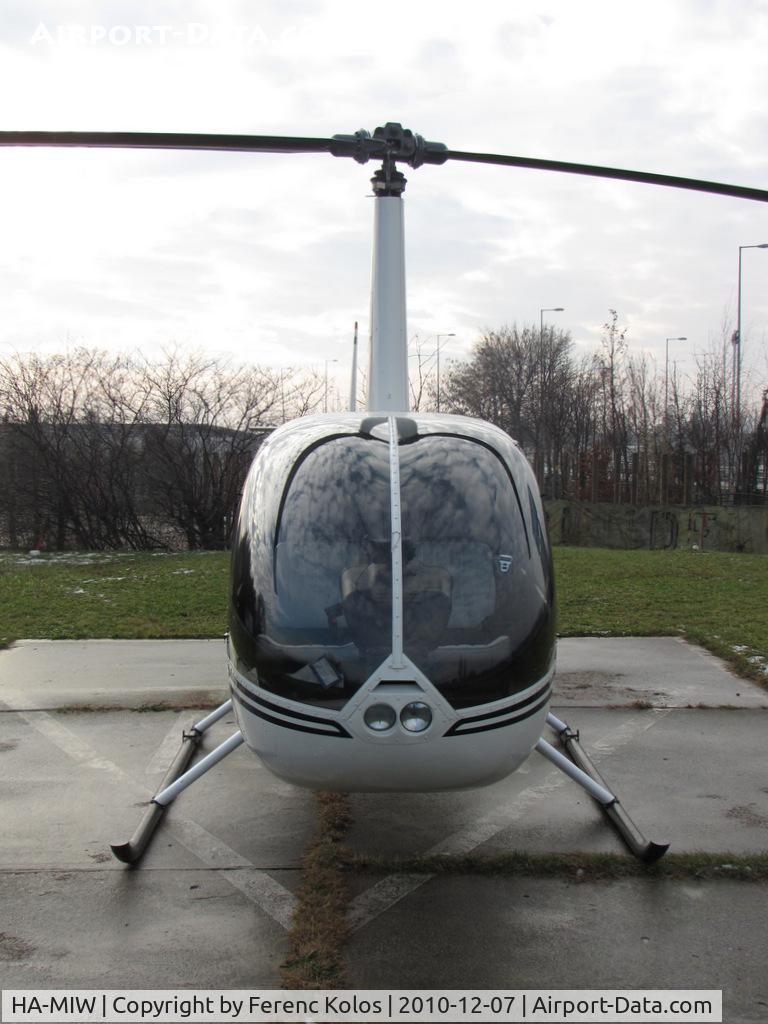 HA-MIW, 1998 Robinson R44 Astro C/N 0543, Budakalász