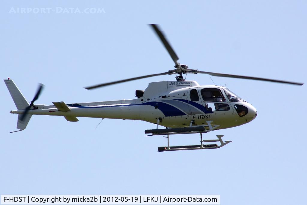 F-HDST, Aerospatiale AS-350BA Ecureuil C/N 2110, In flight