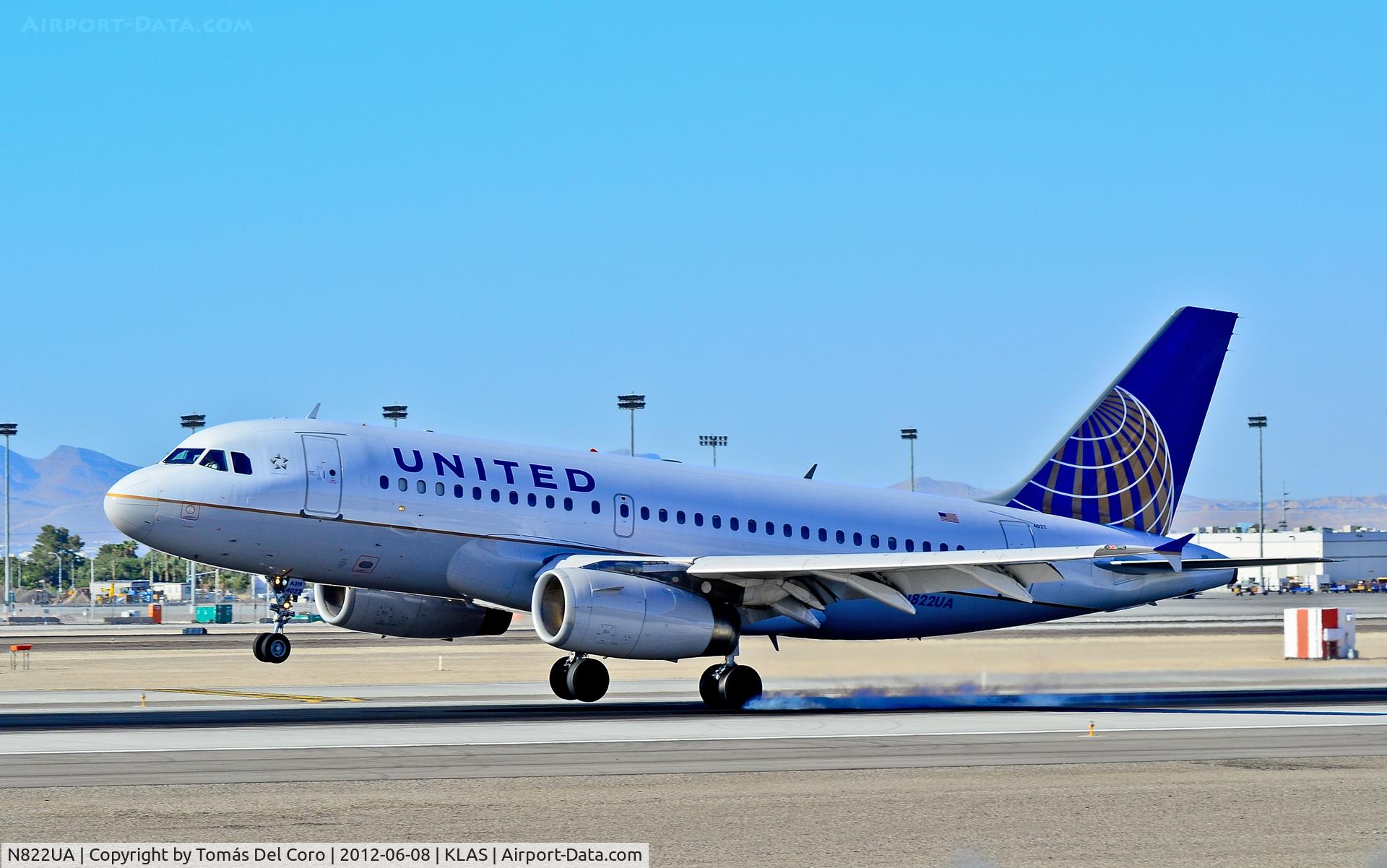 N822UA, 1998 Airbus A319-131 C/N 948, N822UA United Airlines 1998 Airbus A319-131 (cn 948)

- Las Vegas - McCarran International (LAS / KLAS)
USA - Nevada, June 8, 2012
Photo: Tomás Del Coro