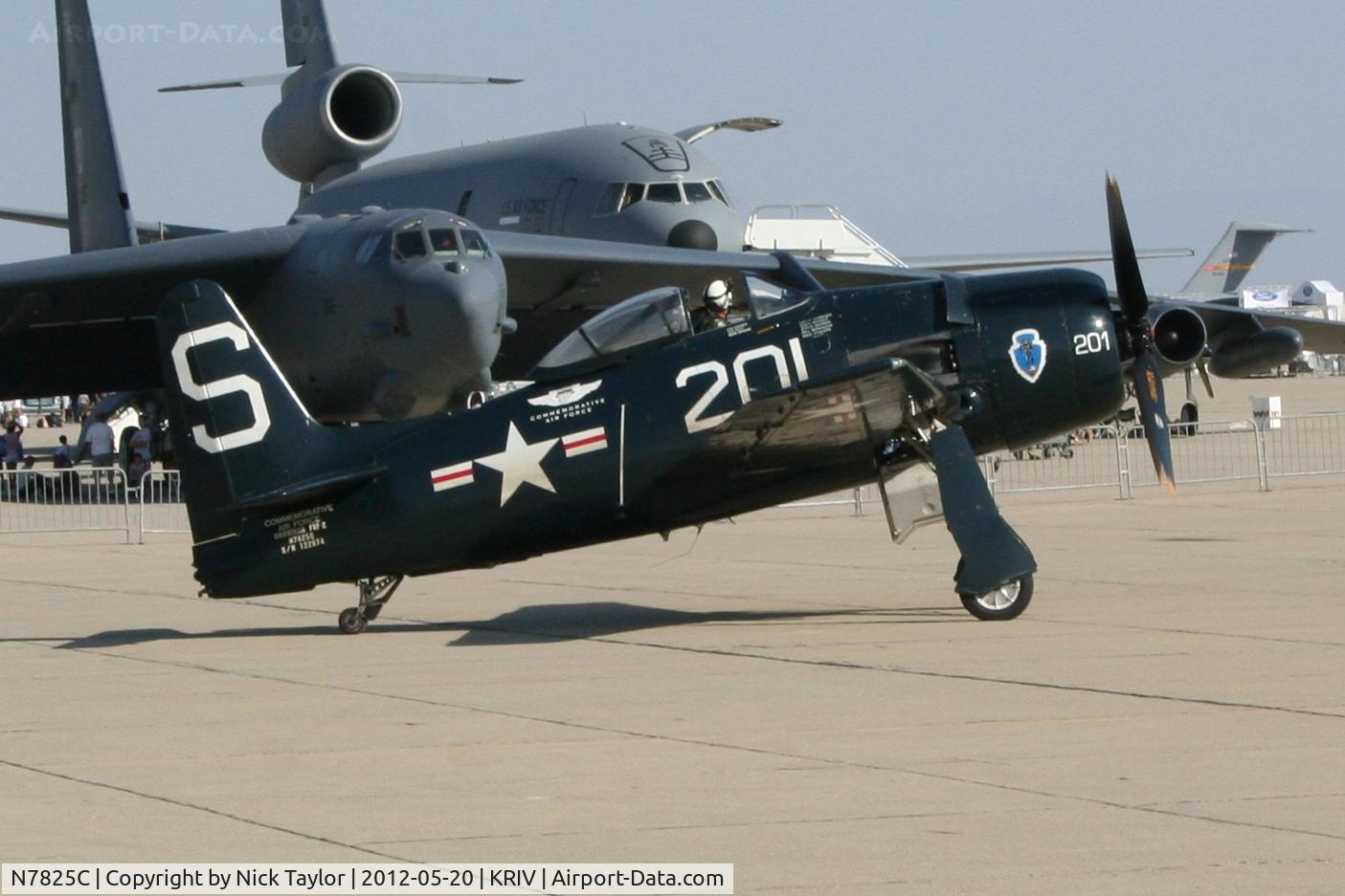N7825C, 1948 Grumman F8F-2 (G58) Bearcat C/N D.1227, Preparring to taxi out with the CAF birds