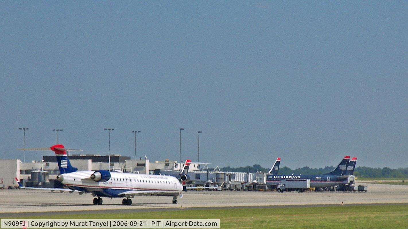 N909FJ, 2003 Bombardier CRJ-900ER (CL-600-2D24) C/N 15009, A USAir Express Bombardier CL600-2D24 taxiing
