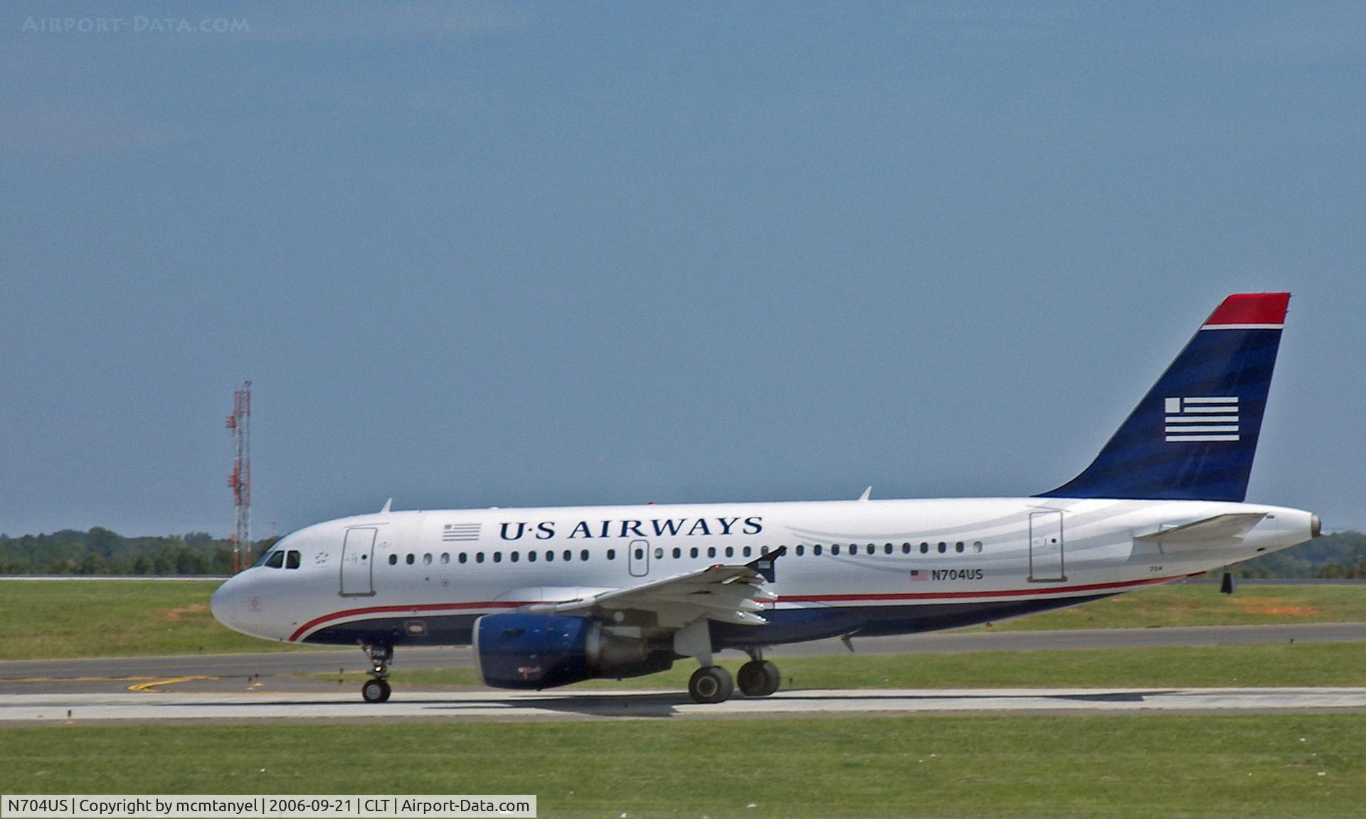 N704US, 1998 Airbus A319-112 C/N 0922, A US Airways Airbus A319-112 taxiing after landing at CLT
