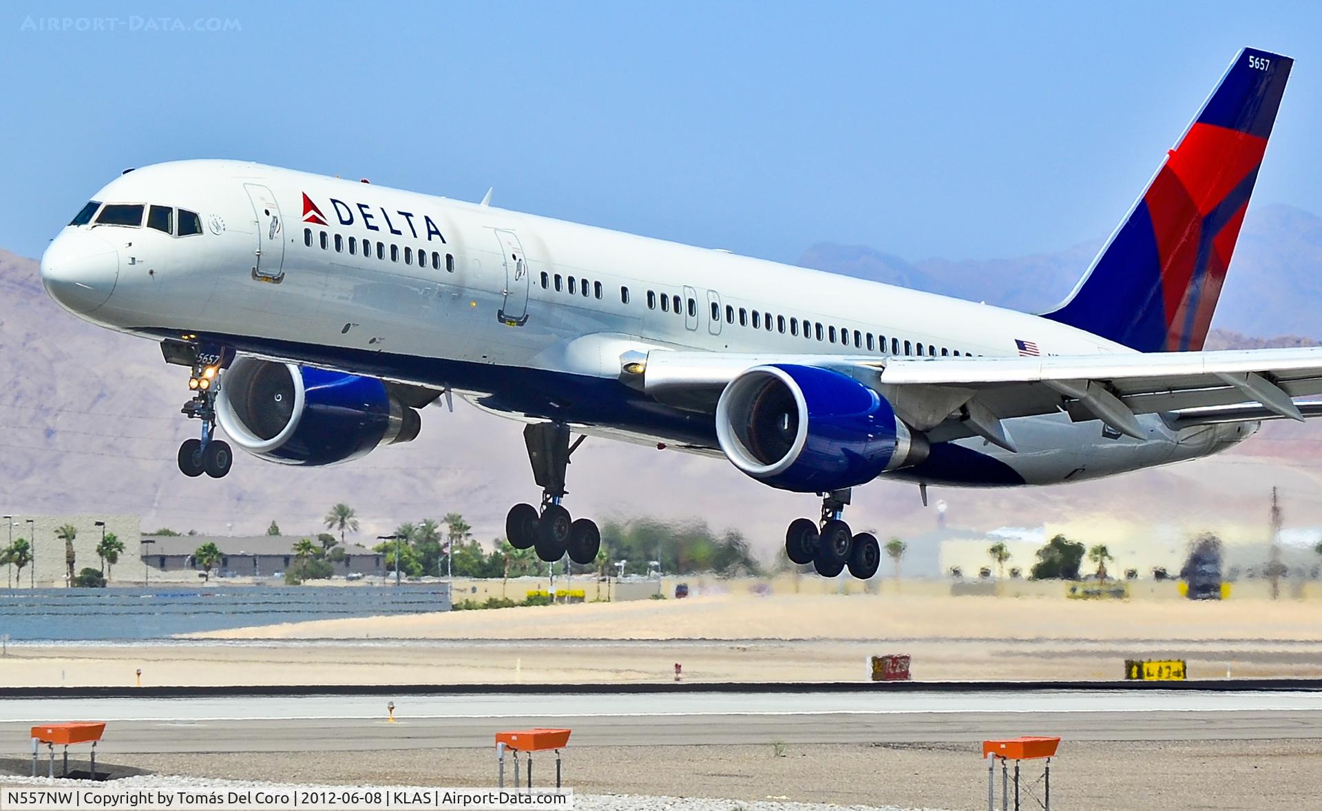 N557NW, 2002 Boeing 757-251 C/N 33393, N557NW Delta Air Lines 2002 Boeing 757-251 C/N 33393

- Las Vegas - McCarran International (LAS / KLAS)
USA - Nevada, June 8, 2012
Photo: Tomás Del Coro