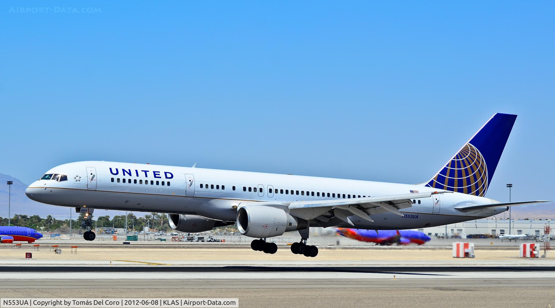 N553UA, 1992 Boeing 757-222 C/N 25277, N553UA United Airlines 1992 Boeing 757-222 C/N 25277

- Las Vegas - McCarran International (LAS / KLAS)
USA - Nevada, June 8, 2012
Photo: Tomás Del Coro