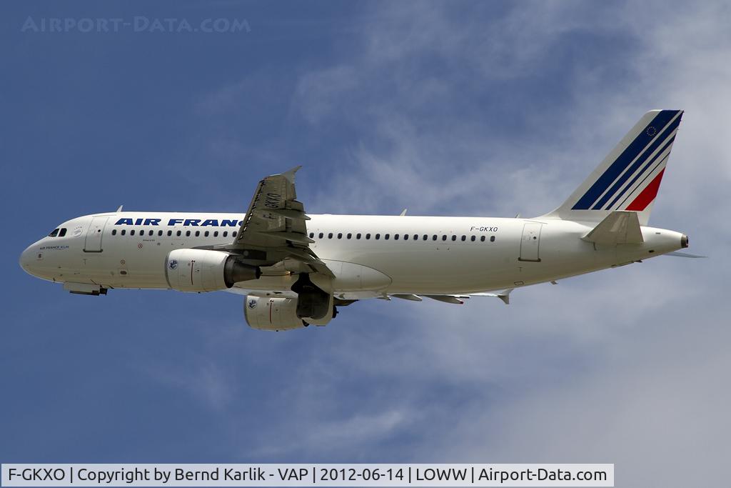 F-GKXO, 2008 Airbus A320-214 C/N 3420, Climbing out of Rwy 29