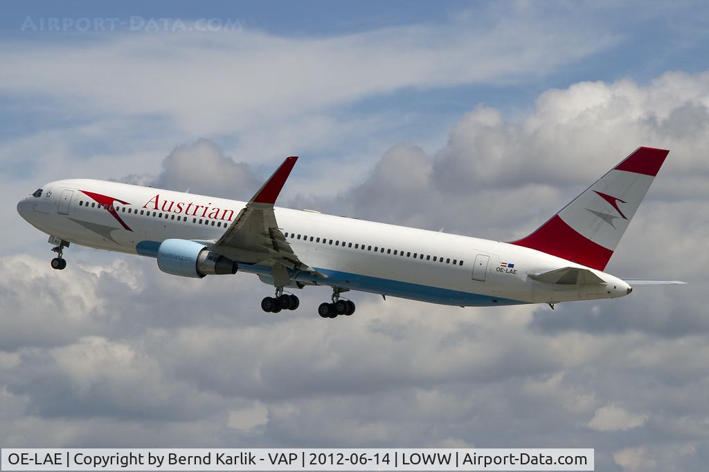 OE-LAE, 2000 Boeing 767-3Z9/ER C/N 30383, Climbing out of Rwy 29