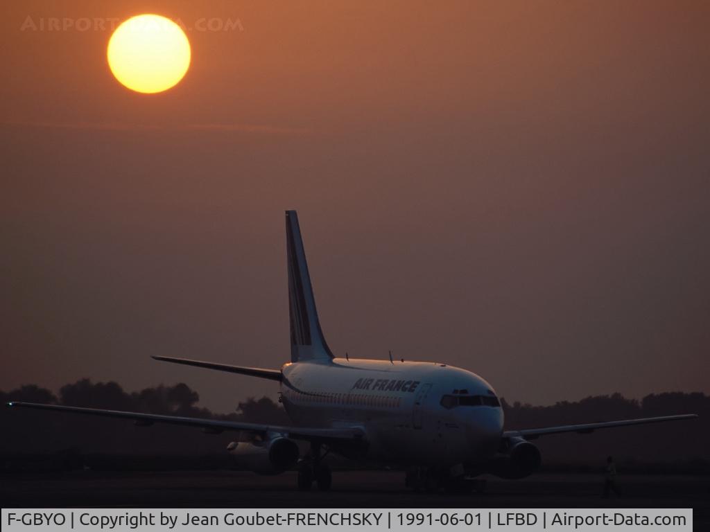 F-GBYO, 1986 Boeing 737-228 C/N 23504, ready to departure