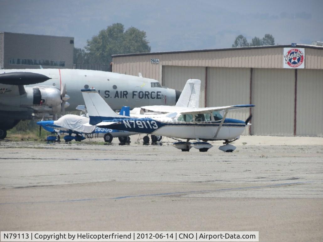 N79113, 1969 Cessna 172K Skyhawk C/N 17257889, Taxiing westbound east of Yank's Museum