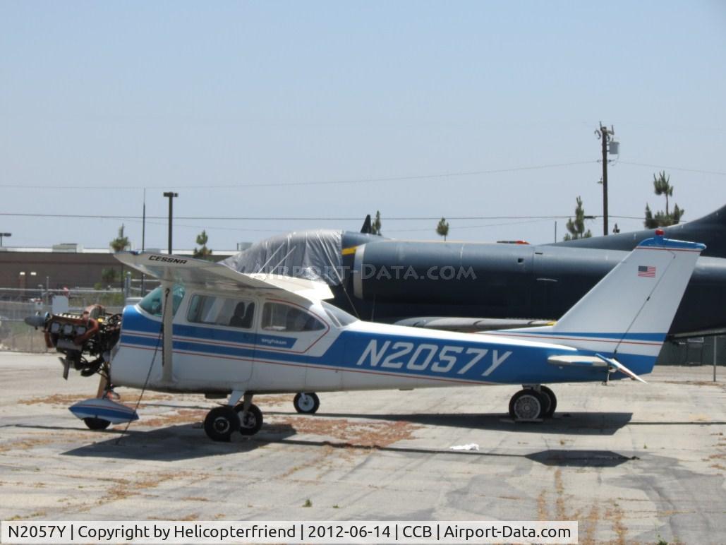 N2057Y, 1962 Cessna 172D C/N 17249557, Cowling off indicating possible engine work in progress