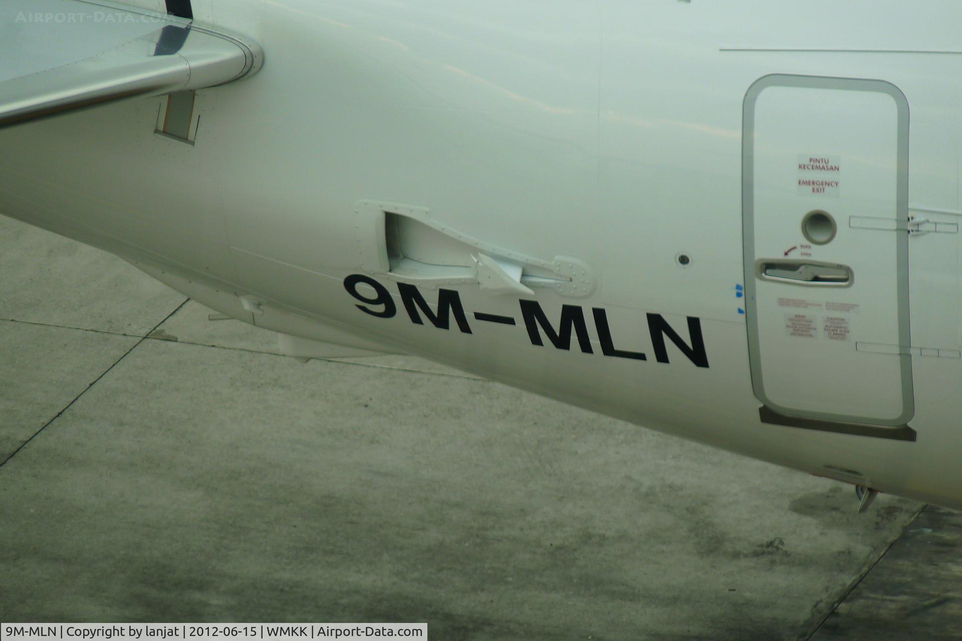 9M-MLN, 2012 Boeing 737-8H6 C/N 39324, Close Up