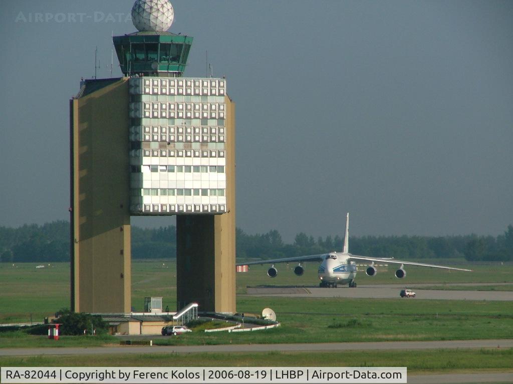 RA-82044, 1991 Antonov An-124-100 Ruslan C/N 9773054155109, Ferihegy