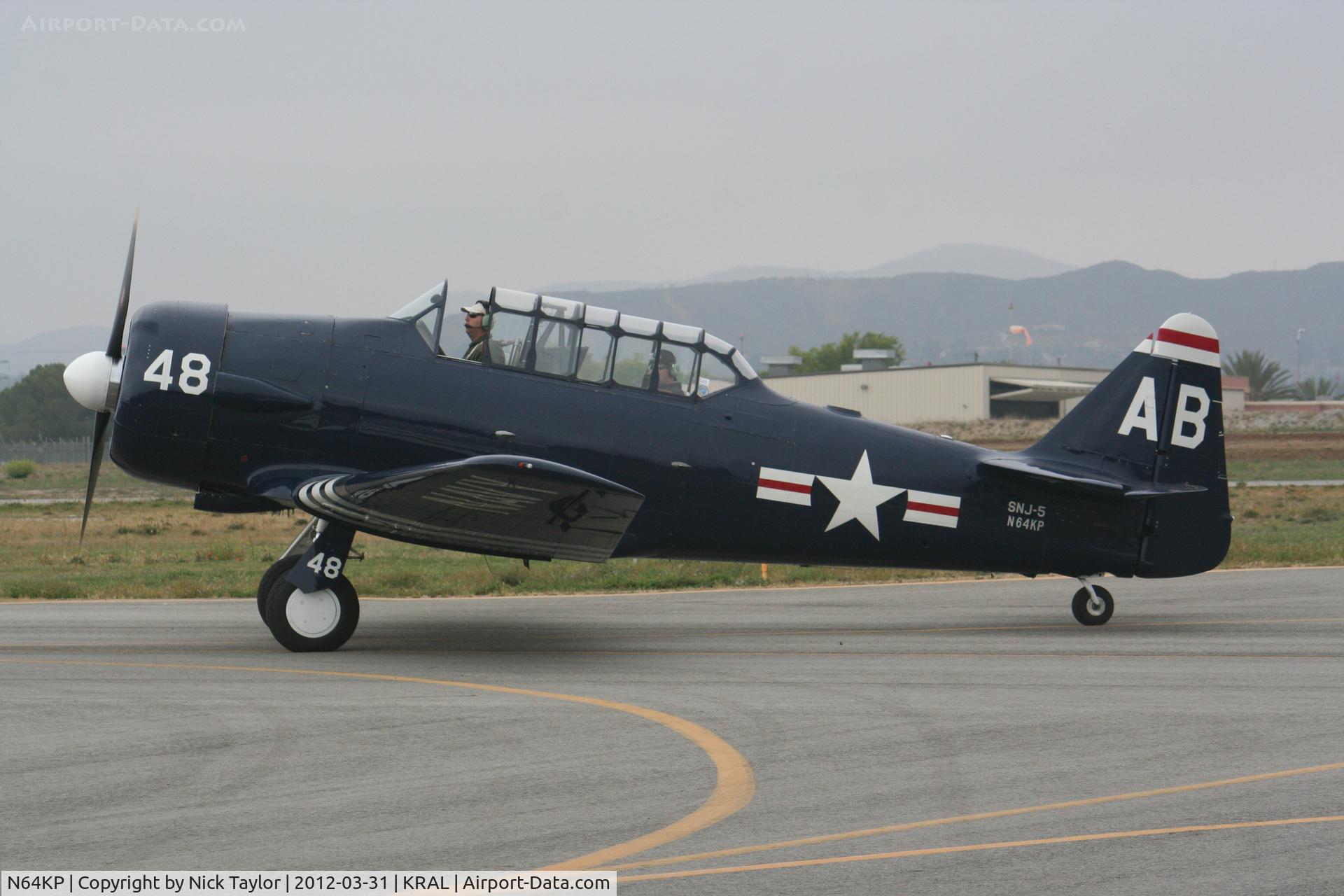 N64KP, 1943 North American AT-6D C/N 84936, Taxiing back in