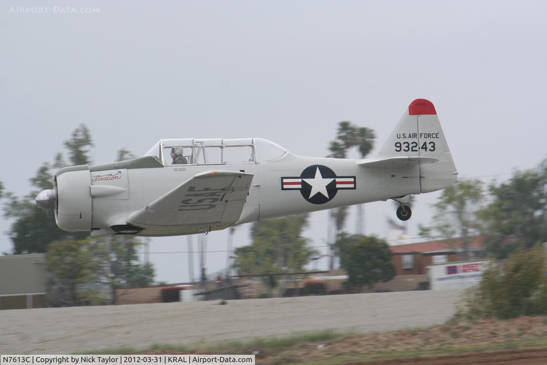 N7613C, 1949 North American T-6G Texan C/N 168-347, Takeoff