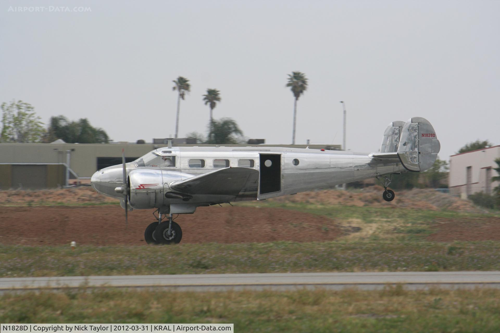 N1828D, 1952 Beech D18S C/N A-837, Take off