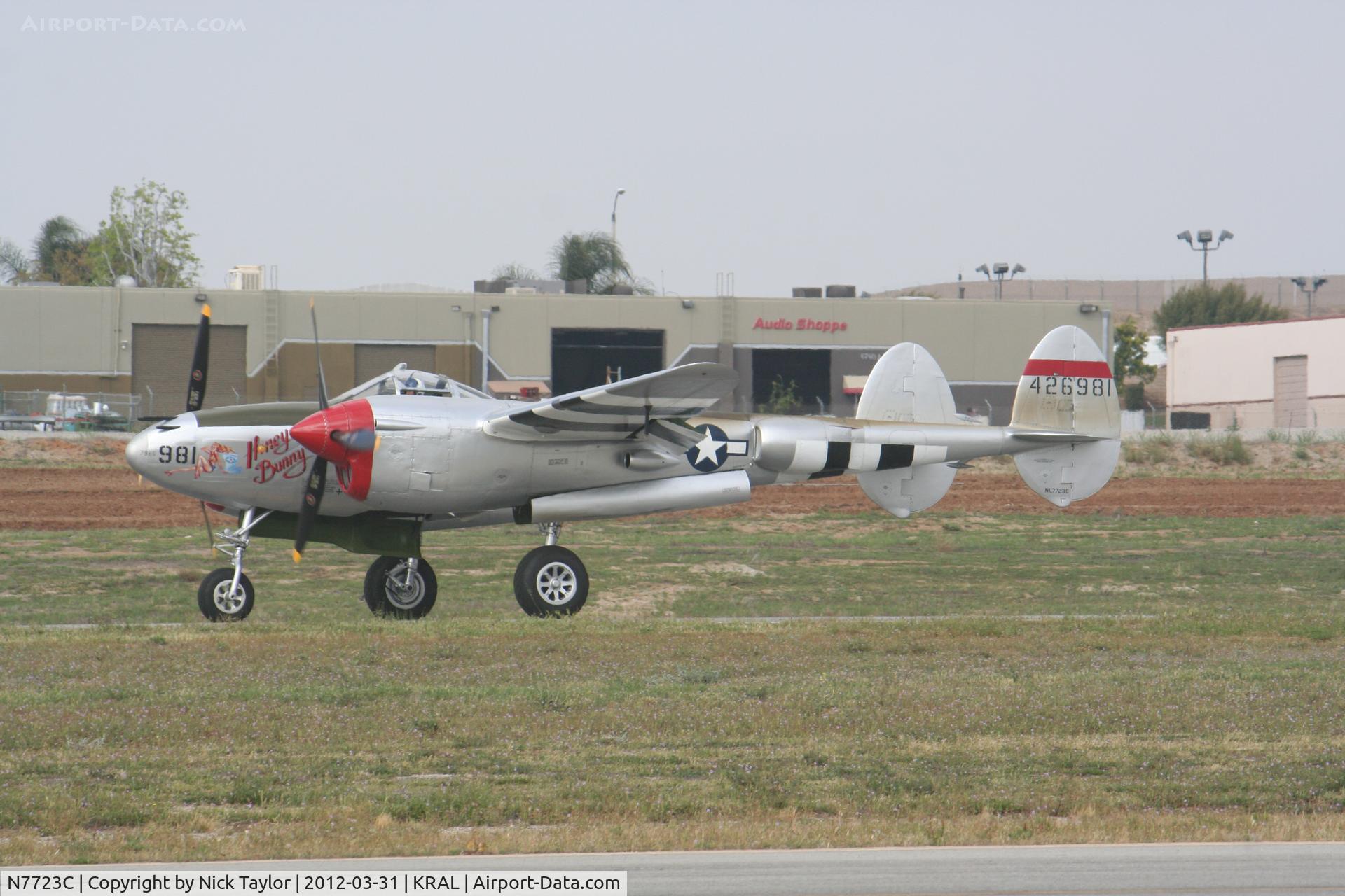 N7723C, 1944 Lockheed P-38L-5 Lightning C/N 7985, Landing roll