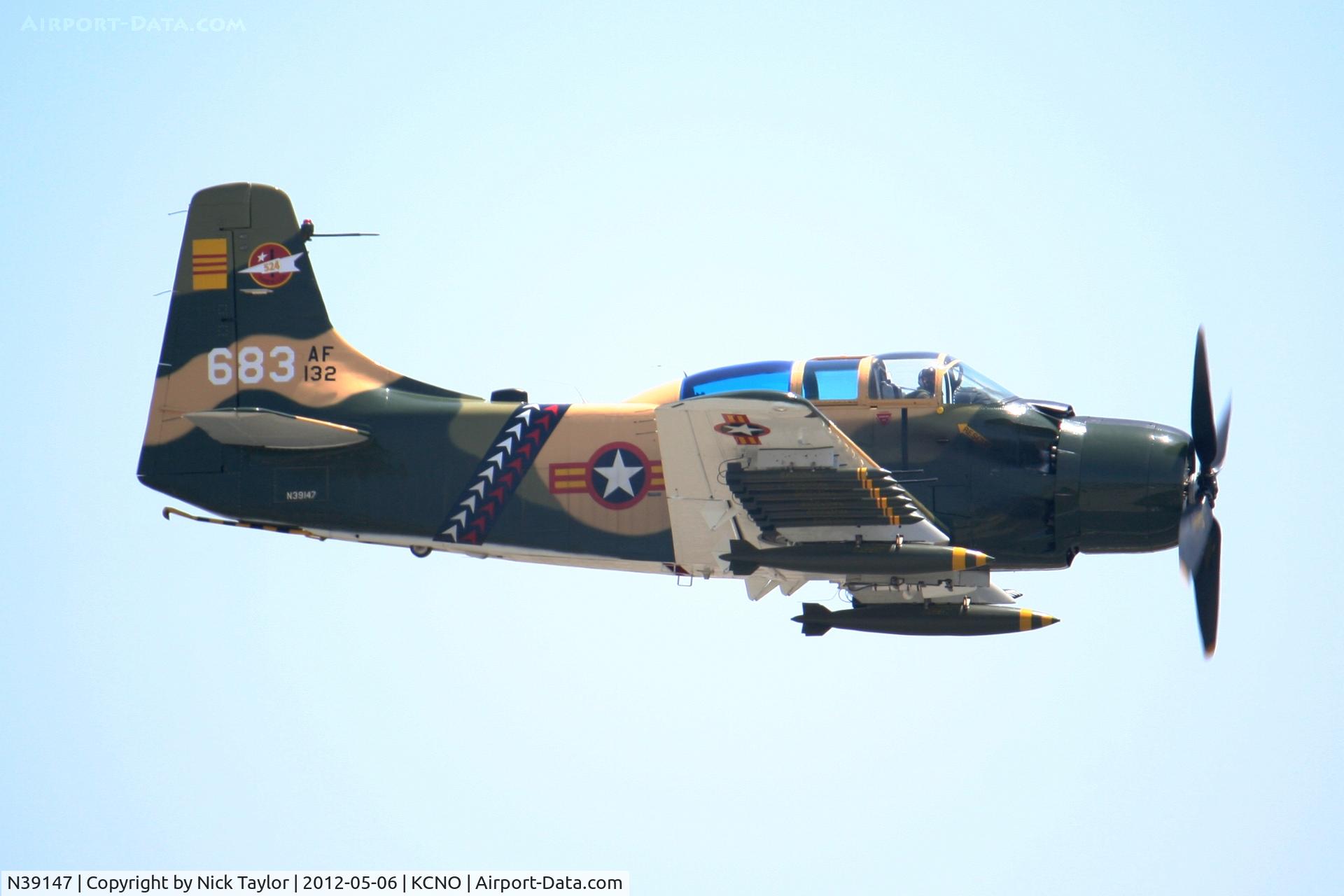 N39147, Douglas AD-5 (A-1E) Skyraider C/N 9540, Skyraider pass