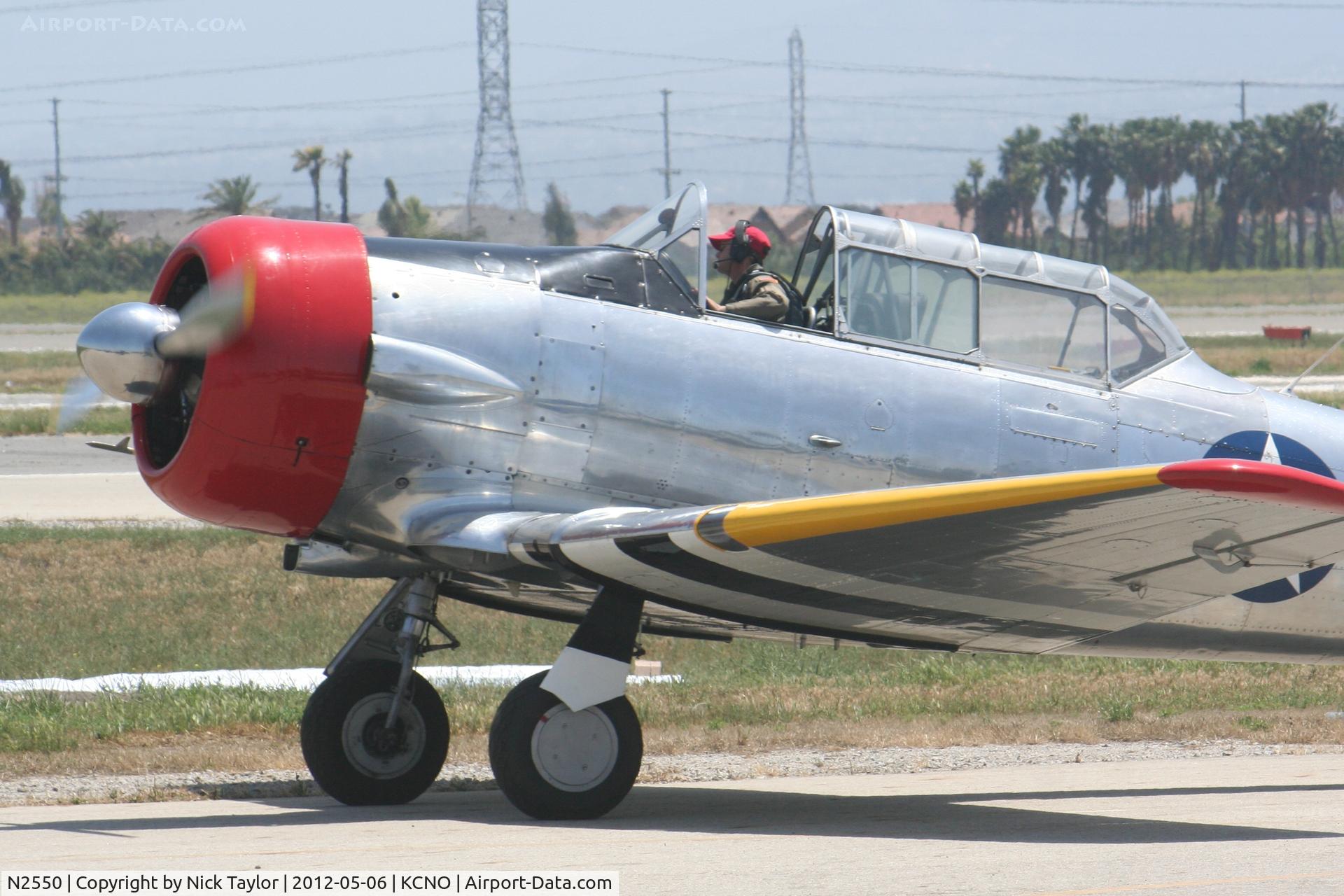 N2550, 1985 North American SNJ-5 Texan C/N 43683, Returning to the ramp