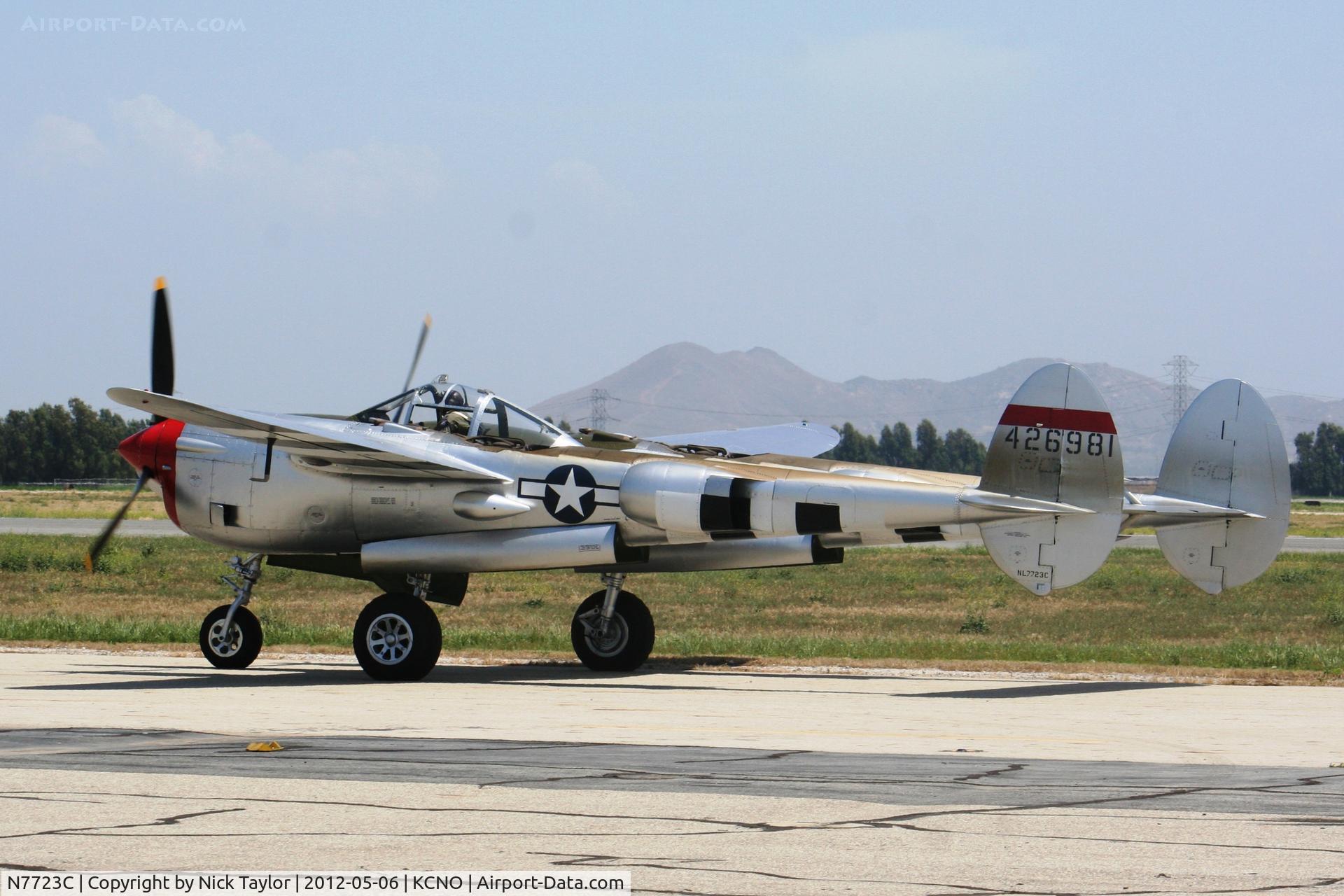 N7723C, 1944 Lockheed P-38L-5 Lightning C/N 7985, Taxi for takeoff