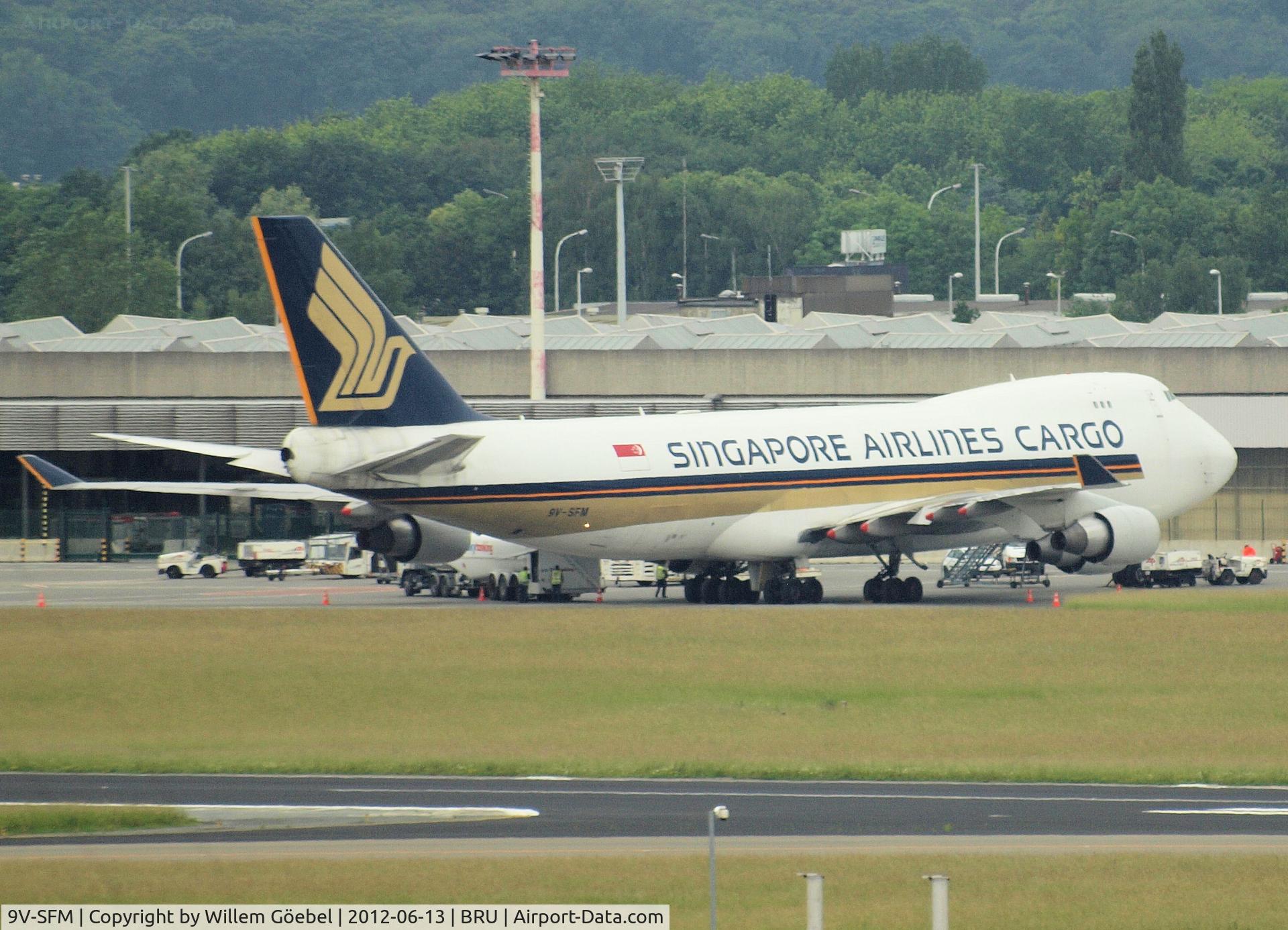 9V-SFM, 2003 Boeing 747-412F/SCD C/N 32898, Parking for loading on the Cargo gate