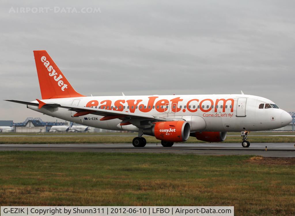 G-EZIK, 2005 Airbus A319-111 C/N 2481, Taxiing holding point rwy 14L for departure...
