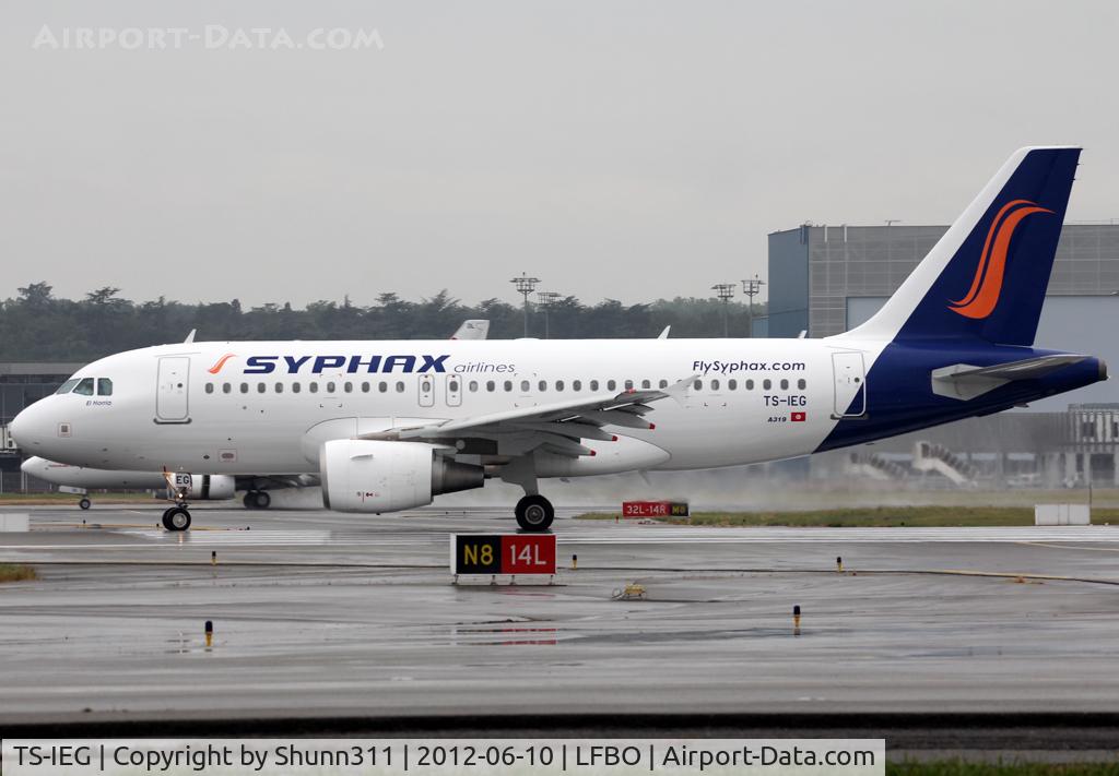 TS-IEG, 2009 Airbus A319-112 C/N 3872, Ready for take off rwy 14L
