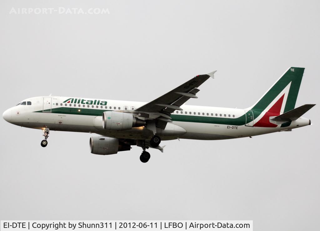 EI-DTE, 2009 Airbus A320-216 C/N 3885, Landing rwy 32L