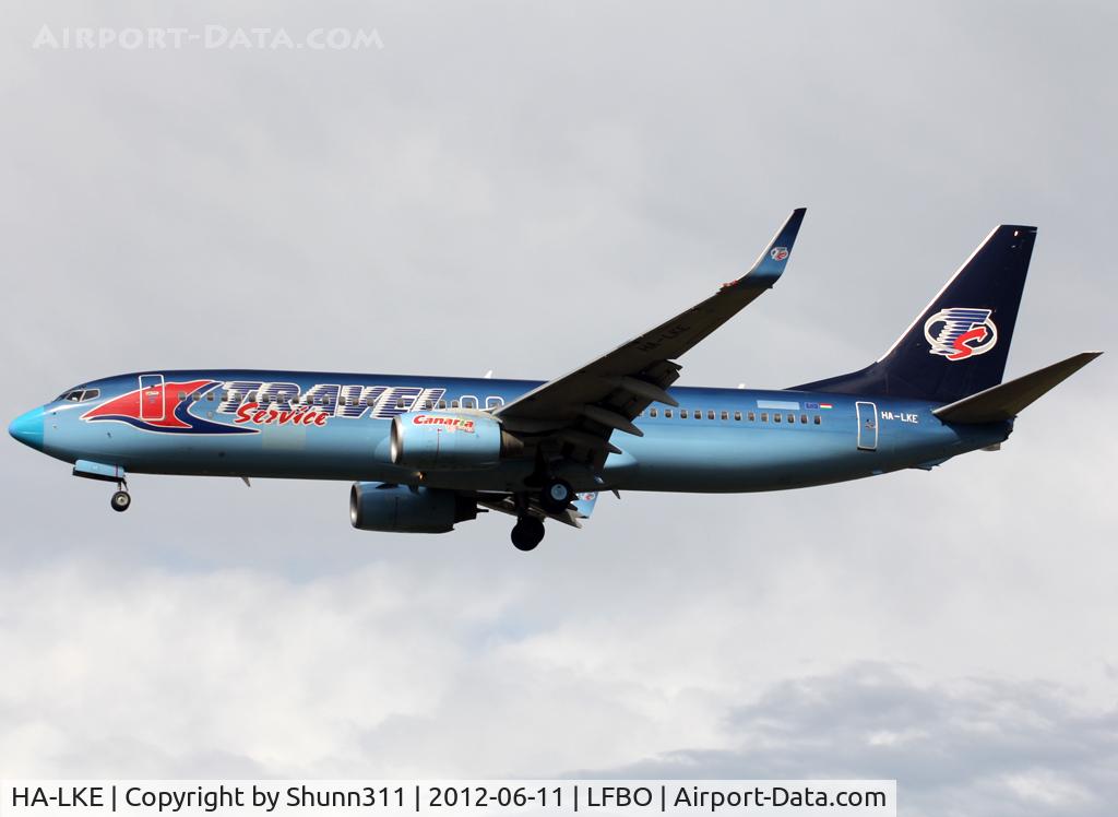 HA-LKE, 2001 Boeing 737-86Q C/N 30278, Landing rwy 32L