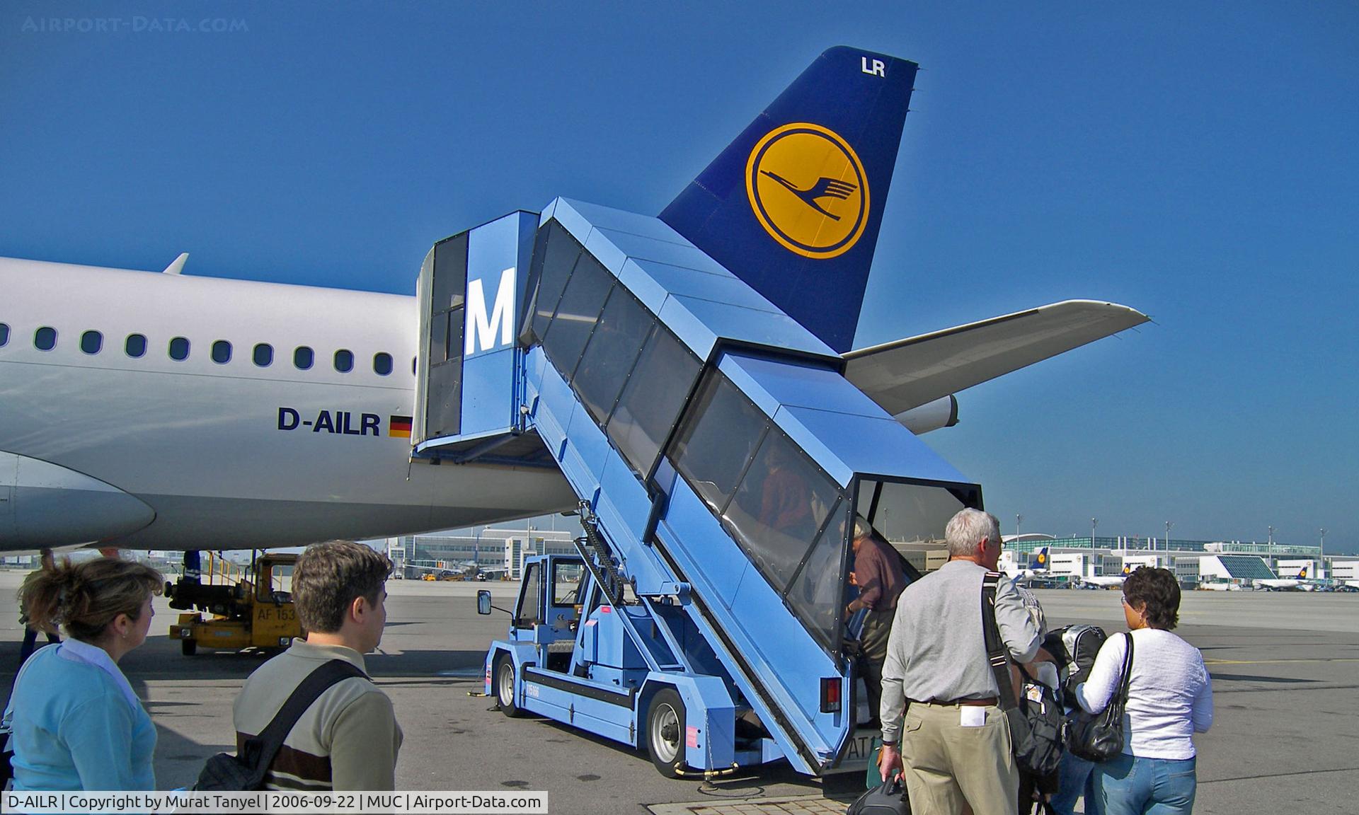 D-AILR, 1997 Airbus A319-114 C/N 723, Passengers embarking on the plane to fly to ESB from MUC on 09/22/2006.