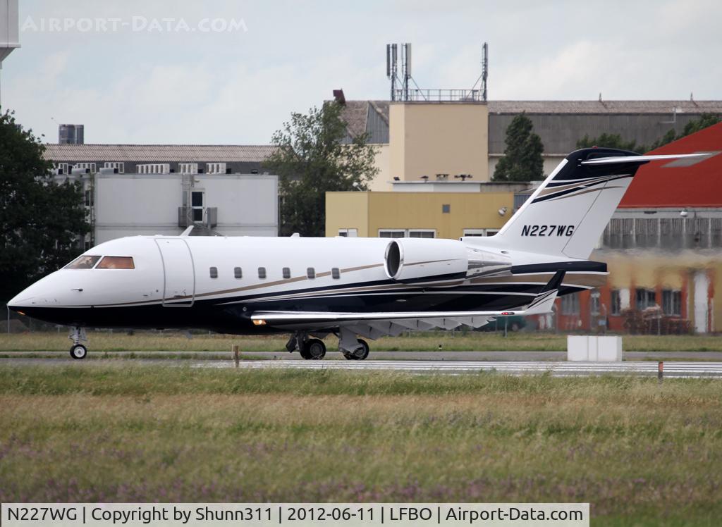 N227WG, 1990 Canadair Challenger 601-3A (CL-600-2B16) C/N 5078, Ready for take off rwy 32R
