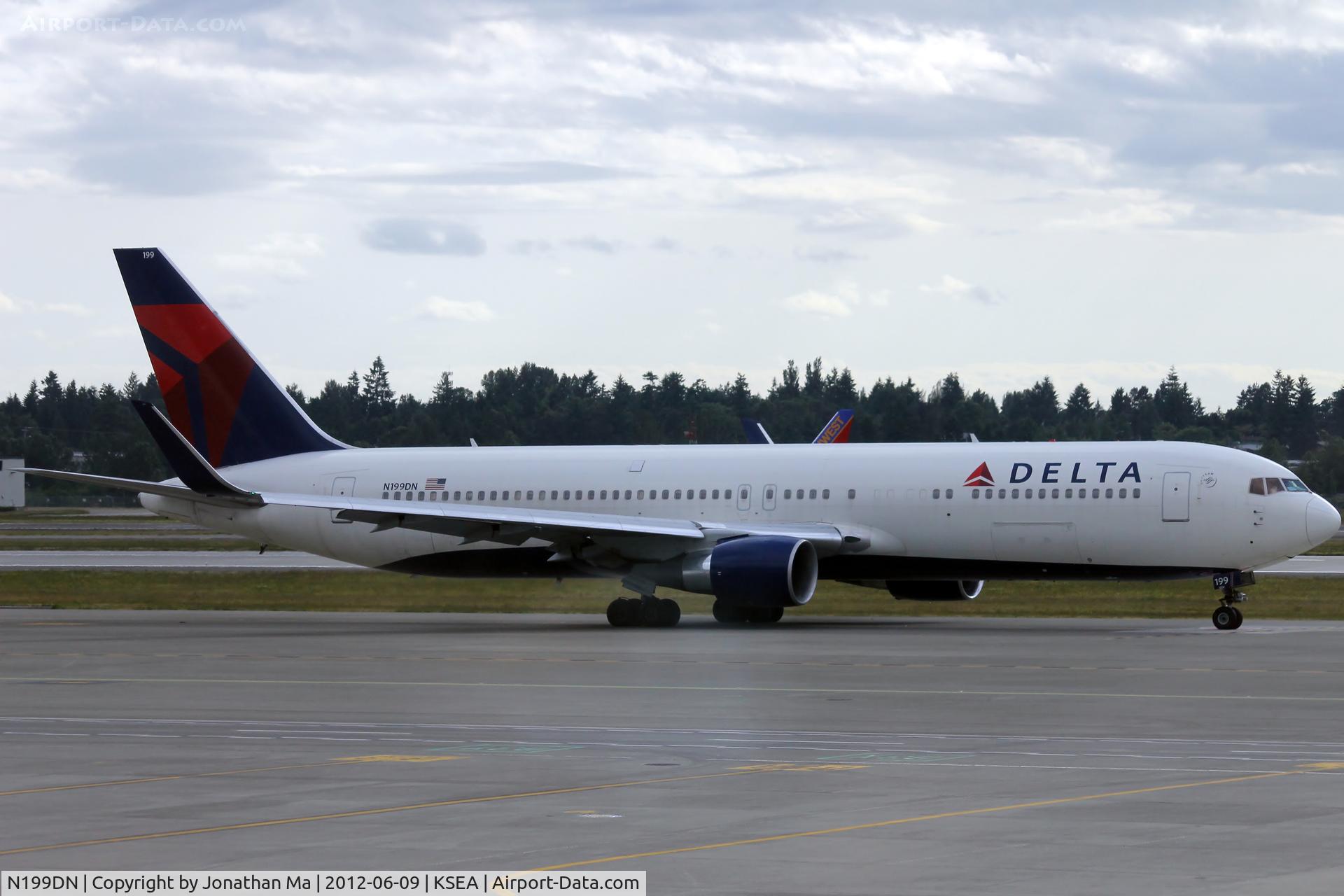 N199DN, 1998 Boeing 767-332/ER C/N 28456, My first wingletted DL767