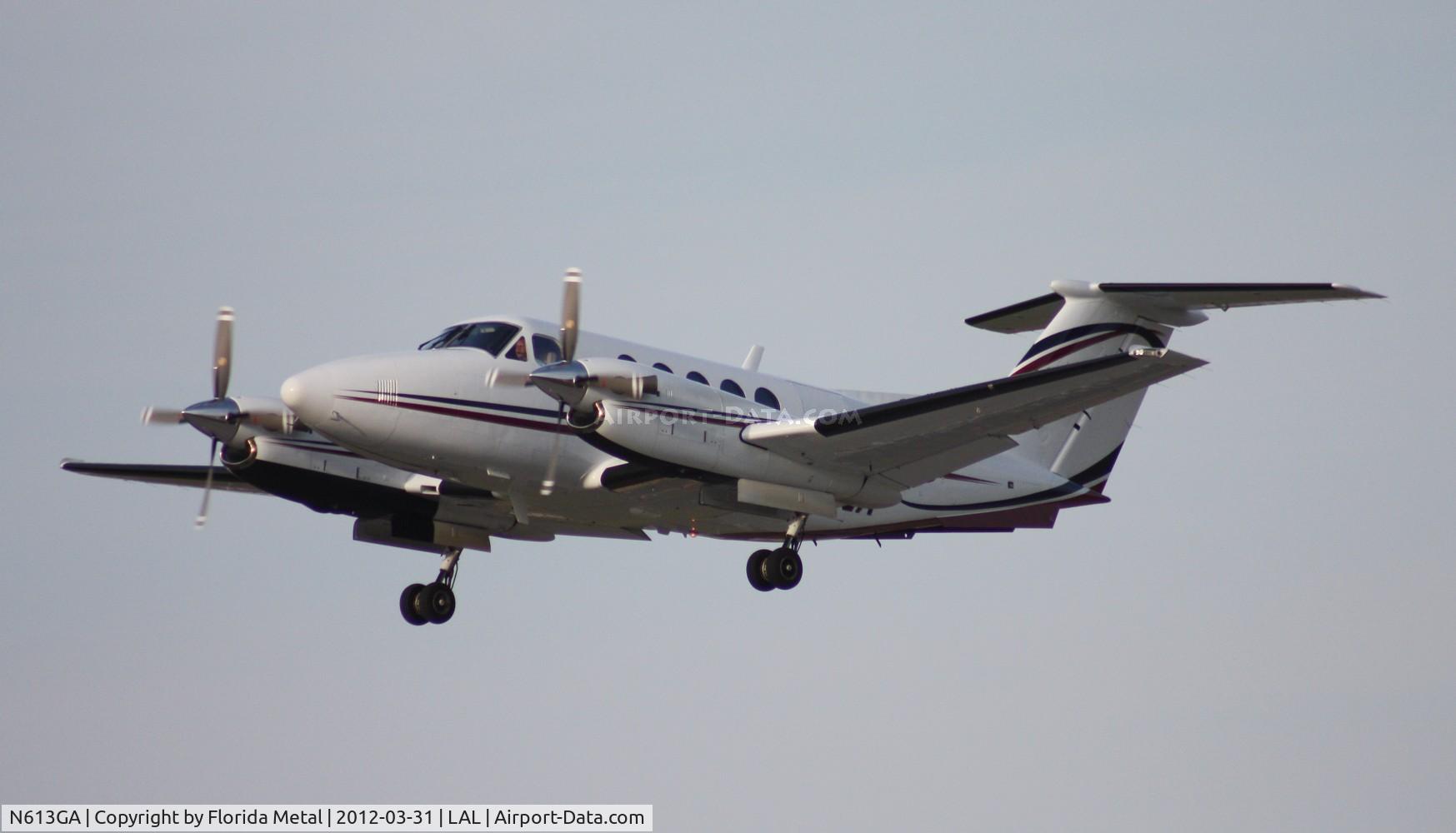 N613GA, Raytheon Aircraft Company B200 C/N BB-1909, Beech 200