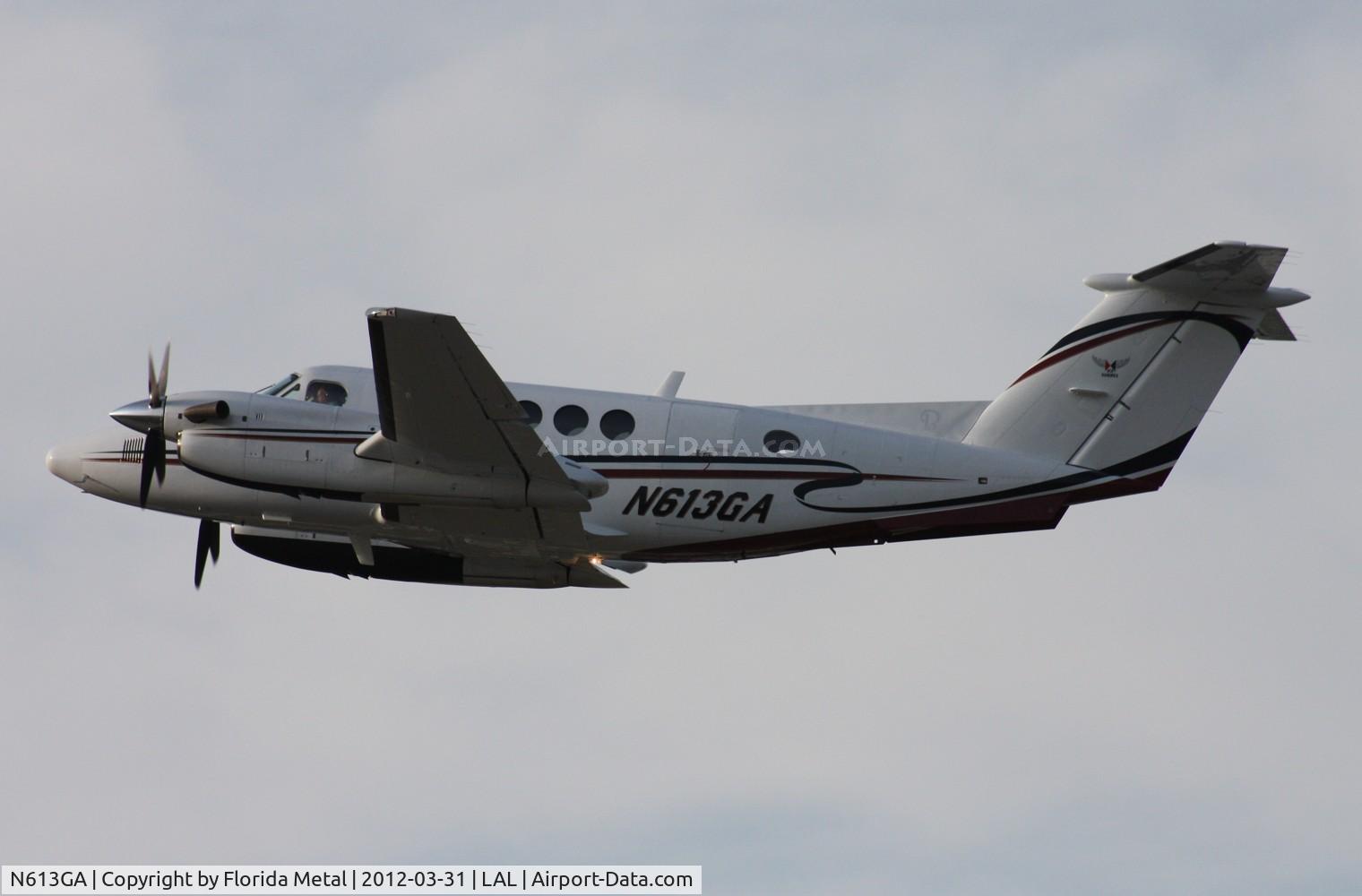 N613GA, Raytheon Aircraft Company B200 C/N BB-1909, Beech 200