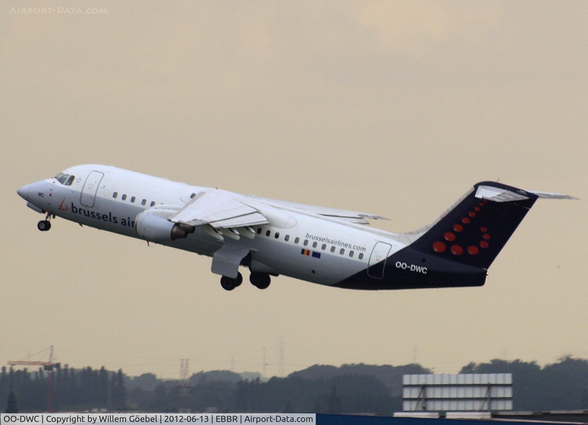 OO-DWC, 1998 British Aerospace Avro 146-RJ100 C/N E3322, Take off from Brussel Airport