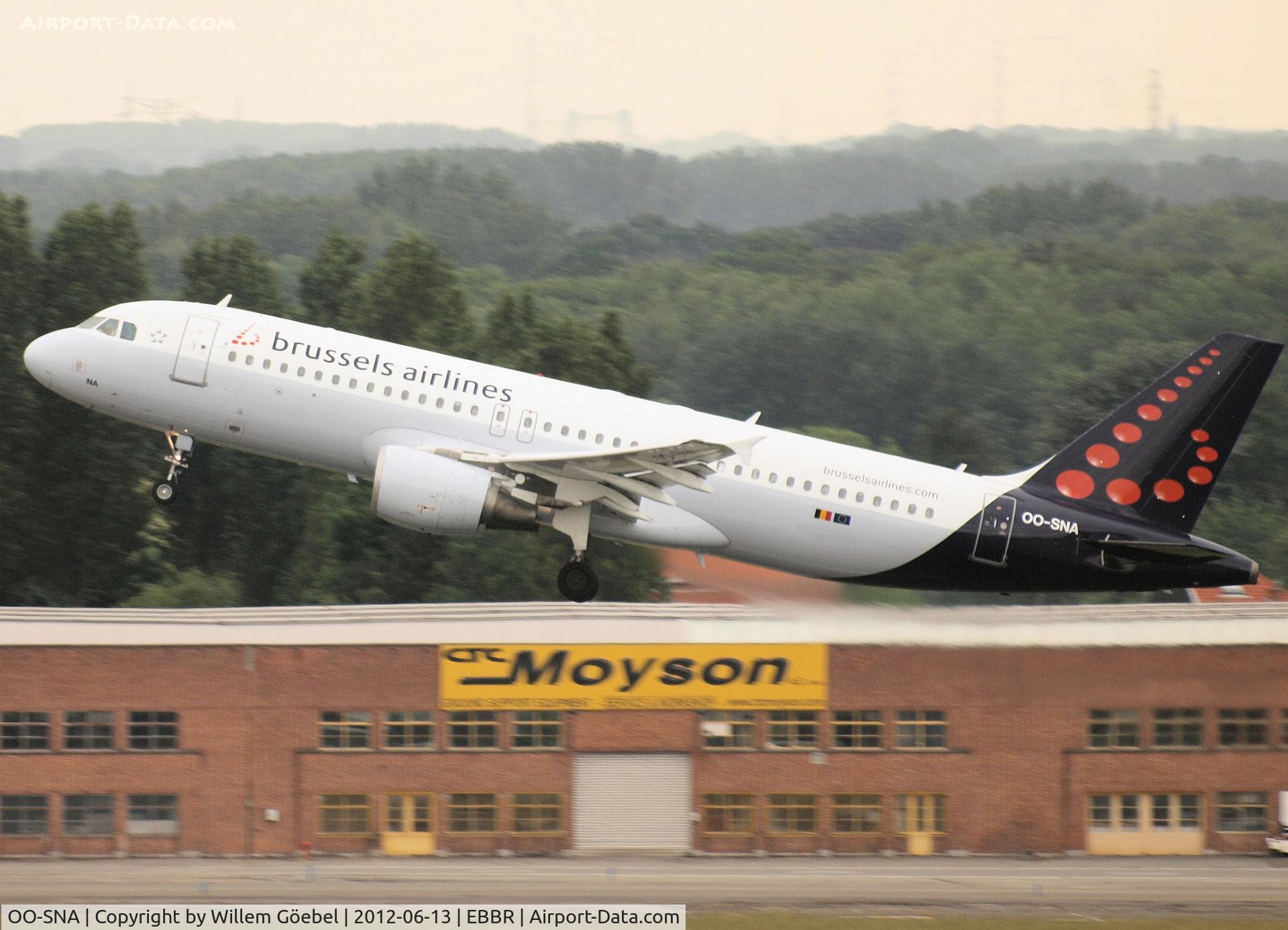 OO-SNA, 2001 Airbus A320-214 C/N 1441, Take off from Brussel Airport