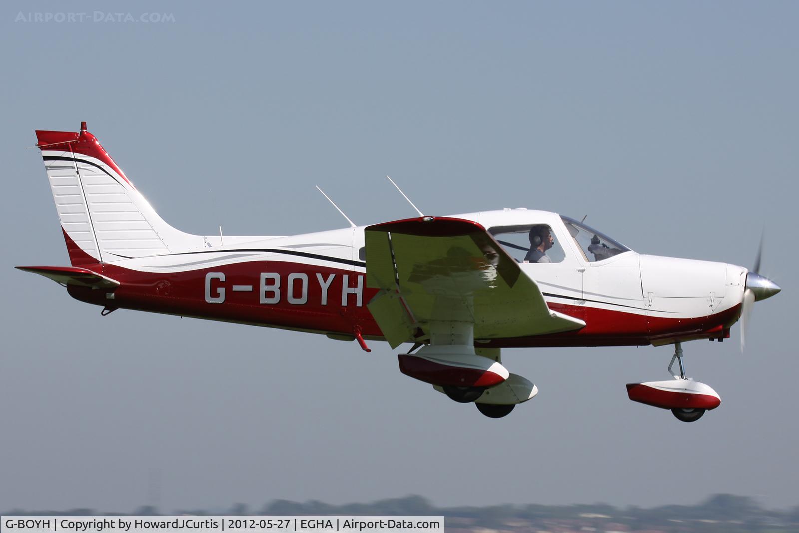 G-BOYH, 1977 Piper PA-28-151 Cherokee Warrior C/N 28-7715290, Caught on approach to runway 08.